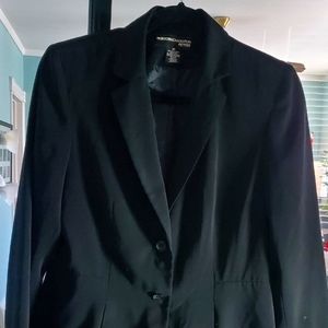 Lightweight Dressy Black Blazer with discreet pockets!